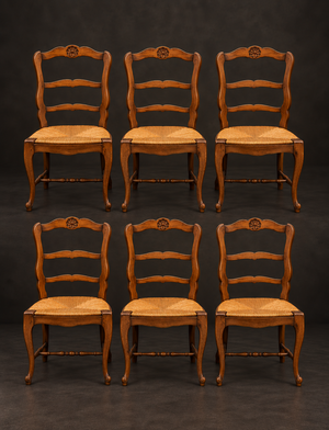 Juego de mesa con extensiones estilo Luis XV y  6 sillas. Francia. Primera mitad del siglo XX. Antigua.