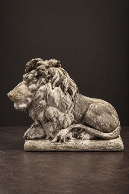 Pair of cast stone lions. USA. 1991. Vintage.