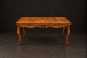 Juego de mesa con extensiones estilo Luis XV y 6 sillas. Francia. Primera mitad del siglo XX.
