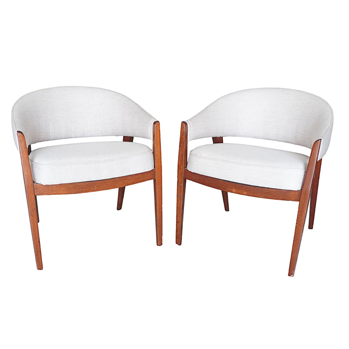 Set de dos sillas Mid Century. Re tapizadas. Vintage