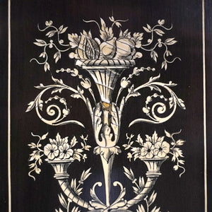Mueble aparador en madera ebonizada con incrustaciones de hueso Estilo Neorrenacimiento. Ca 1870. Antiguo. Con detalles de conservación.