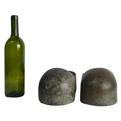 Lastres de bronce para botas de buzo con pátina verdosa natural. Ca. 1900. Antiguo.