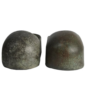 Lastres de bronce para botas de buzo con pátina verdosa natural. Ca. 1900. Antiguo.