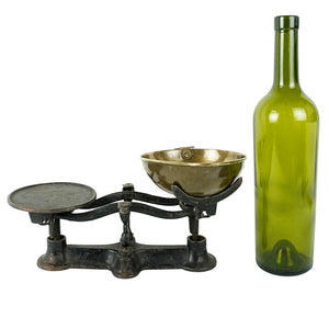 Balanza de hierro fundido con cuenco de latón. Ca. 1920.Decorativa. Antiguo.