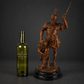 Escultura de guerrero con león de bronce con base de mármol
