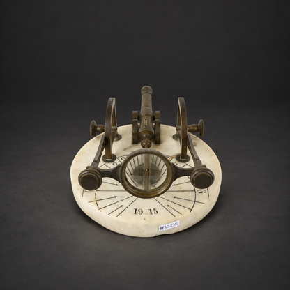 Reloj de sol con cañon de meridiano. Finales del siglo XIX. Decorativo