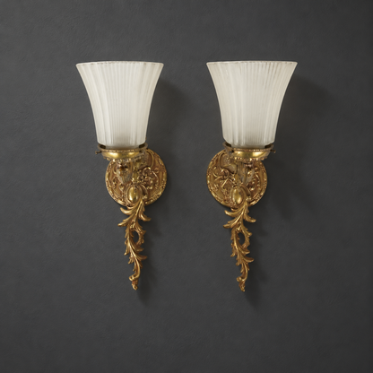 Par de arbotantes con pantalla de cristal esmerilado de 1 luz Ca. 1940