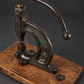 Remachadora con base de madera Ca 1940