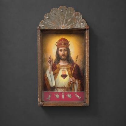 Estampa de Cristo Rey con marco rústico Ca. 1925