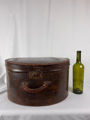 Maleta antigua de viaje para sombrero. Principios del siglo XX. Vintage. Con detalles de conservación.