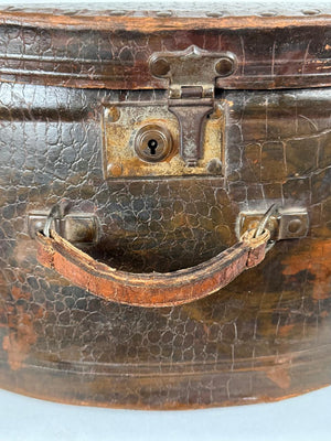 Maleta antigua de viaje para sombrero. Principios del siglo XX. Vintage. Con detalles de conservación.