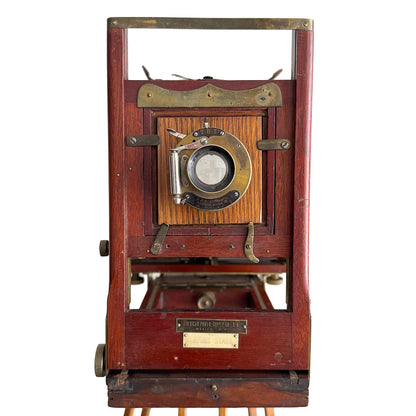 Cámara de fuelle roja con tripie. Decorativa, no funciona. Ca. 1905–1925. Antiguo.