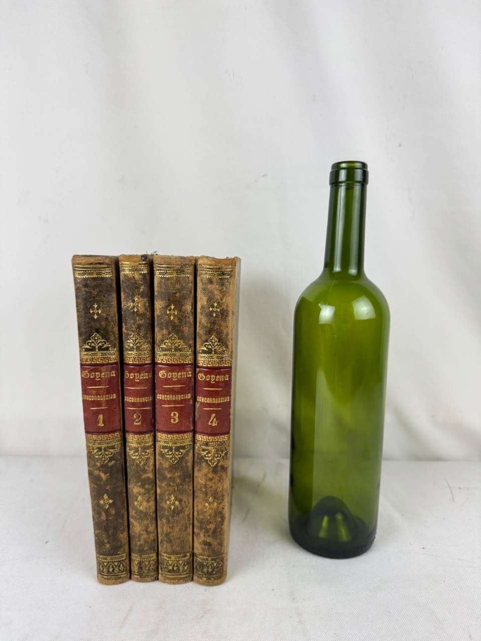 Colección completa en 4 volumenes "Concordancias, motivos y comentarios del código civil español" de D. Florencio García Goyena. Madrid. Año 1852. Antiguo. Con detalles de conservación.