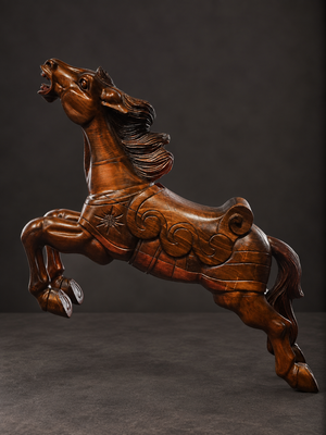 Caballo de carrusel tallado a mano. Siglo XX. Vintage.
